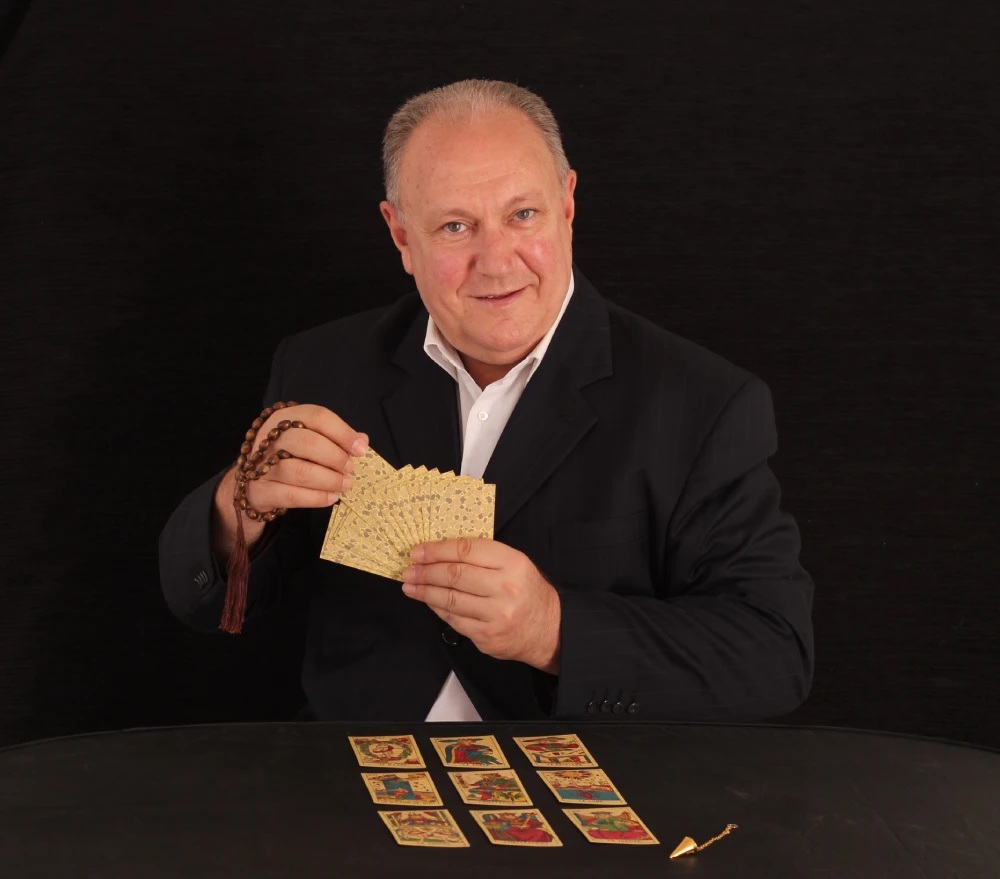Crafting Captivating Headlines: Your awesome post title goes here Kinen voyant médium avec cartes de tarot